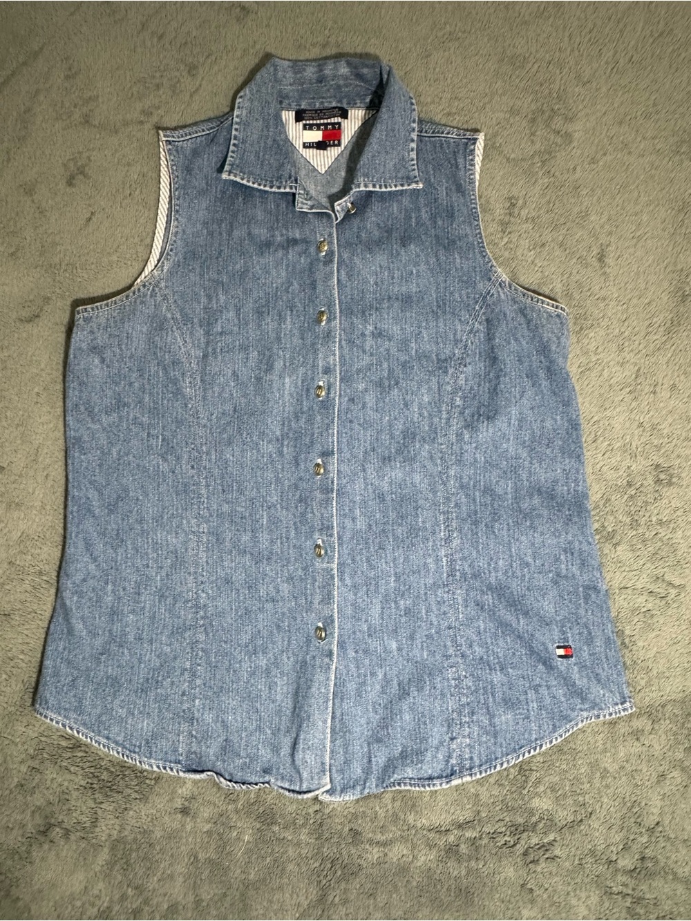 Tommy Hilfiger Women’s Light Blue Denim Sleeveless Button-Down Vest